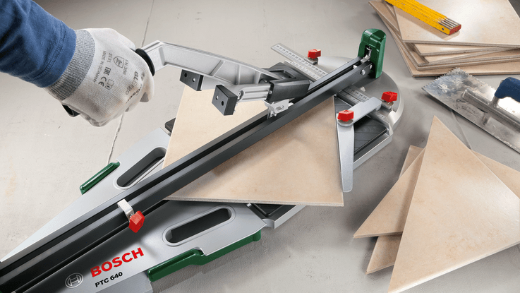Bosch PTC 640 Upotreba graničnika za dijagonalne rezove pod uglom od 45°